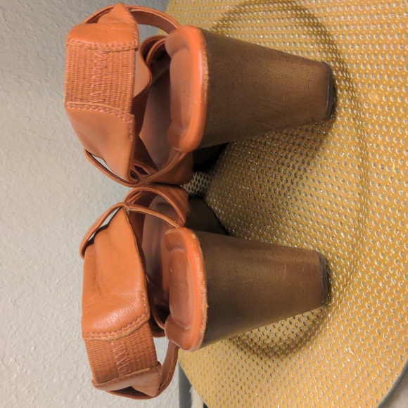 COLE HAAN Designer Terracotta Orange BUTTERY SOFT Leather Strappy Sandals 9.5B - Picture 4 of 9